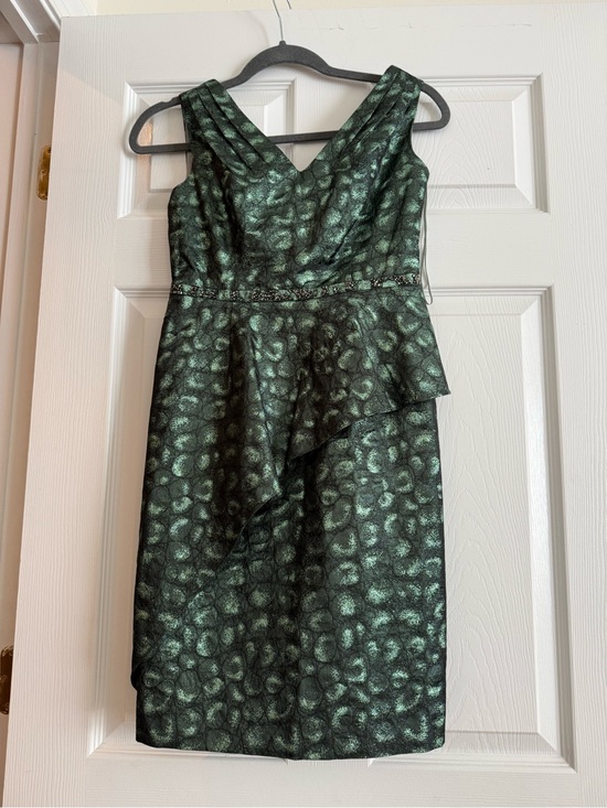 Kay Unger Dresses & Skirts - Kay Unger Metallic Dark Green V-Neck Peplum Mini Dress